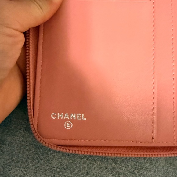 Chanel pink camellia wallet - Picture 11 of 15